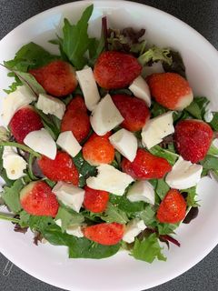 いちごとモッツァレラチーズのサラダ-レシピのメイン写真