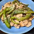 鶏肉と万願寺とうがらしのオイスターソース炒め
