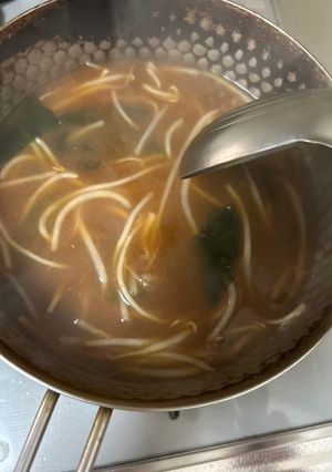 もやしとわかめの赤出汁味噌汁-レシピのメイン写真