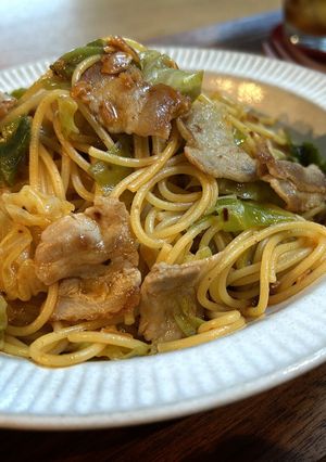 食べるラー油でキャベツたっぷり豚肉パスタ-レシピのメイン写真