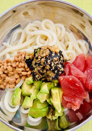 漬けマグロ納豆アボカド海苔うどん-レシピのメイン写真
