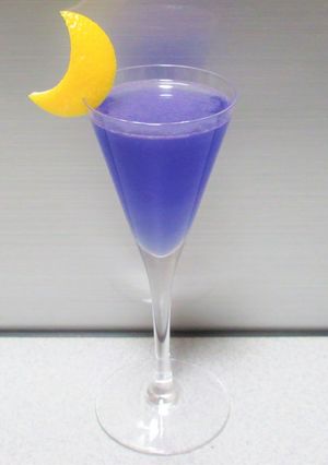 搾った後のレモンの皮で？三日月の飾り♪-レシピのメイン写真