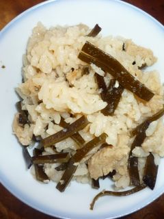 出汁取った後の昆布で炊き込み御飯-レシピのメイン写真