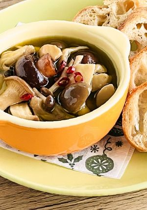 湯煎で作る🍲きのこのオイル漬けアヒージョ-レシピのメイン写真