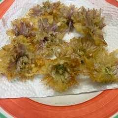 A picture of 食用菊の天ぷら.