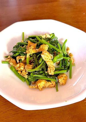 空芯菜とふんわり卵の塩炒め!ガーリック風味-レシピのメイン写真