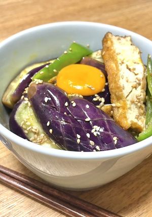 元気チャージ♪夏野菜と厚揚げの彩り丼-レシピのメイン写真