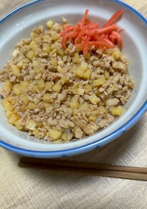 鶏そぼろとたけのこの丼-レシピのメイン写真