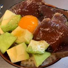 アボカドと鰹の漬けだれ丼-レシピのメイン写真