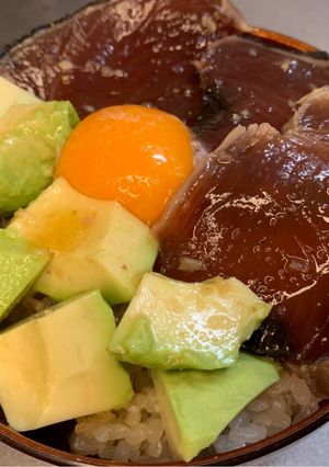 アボカドと鰹の漬けだれ丼-レシピのメイン写真