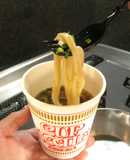 カップヌードルのスープで打ったうどんの麺