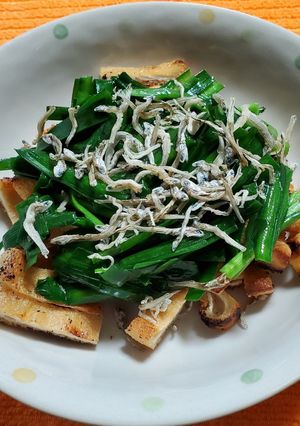 焼き油揚げとニラのさっと炒め合わせ-レシピのメイン写真