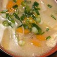 冷凍鶏団子と白菜の味噌汁