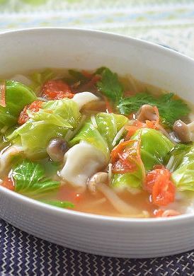 餃子をキャベツで巻いて野菜たっぷりスープ-レシピのメイン写真