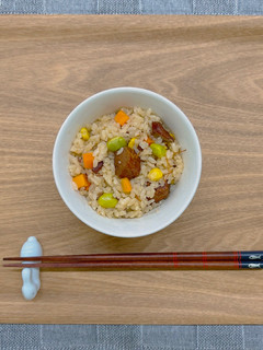 焼き鳥缶の彩り炊き込みご飯-レシピのメイン写真