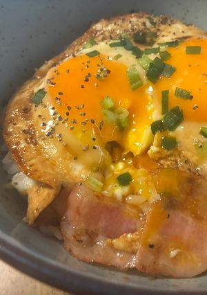 贅沢卵2個!濃旨バターベーコンエッグ丼-レシピのメイン写真