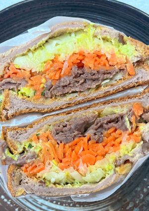 野菜たっぷり牛肉アボカドサンド-レシピのメイン写真