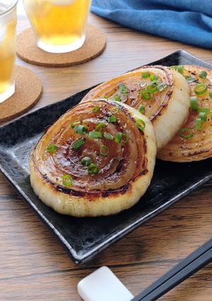 簡単とろ旨！新玉葱の旨塩ペッパーステーキ-レシピのメイン写真