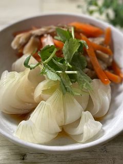 新玉ねぎと舞茸と人参のレンジ蒸し-レシピのメイン写真