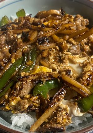 玉とじ青椒肉絲丼-レシピのメイン写真