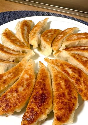 【簡単夕食】肉汁あふれる焼餃子-レシピのメイン写真