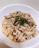鮭としめじと豆苗の白だし炊き込みご飯