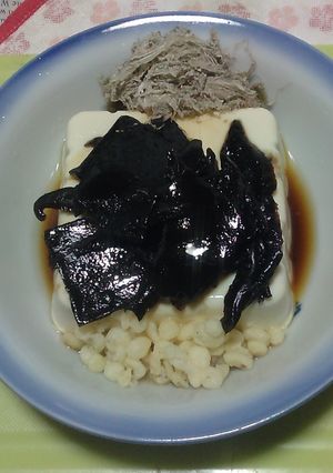椎茸昆布載せ冷奴＋根昆布入りとろろ天かすのタパス-レシピのメイン写真