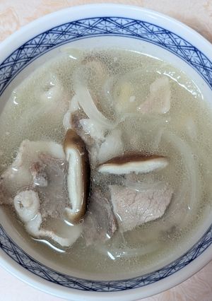 簡単★豚肉と椎茸と玉葱の中華風スープ-レシピのメイン写真