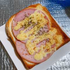A picture of ハムのマヨハーブソルトトースト♡.