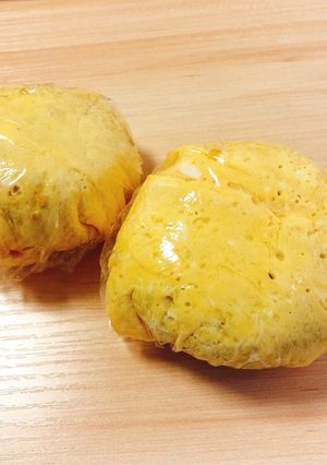 コンビニのおにぎりで簡単和風梅オムレツ-レシピのメイン写真
