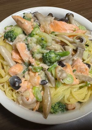 鮭としめじとブロッコリーのクリームパスタ-レシピのメイン写真
