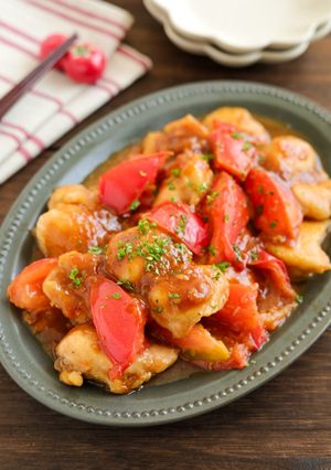 やみつき！鶏肉とトマトのガリバタ炒め-レシピのメイン写真