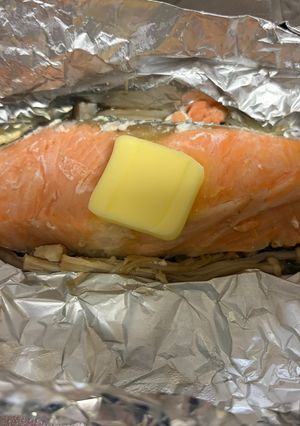 鮭ときのこのバターホイル蒸し-レシピのメイン写真