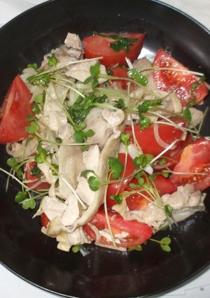トマト鶏肉サラダ♪簡単大葉ドレッシング-レシピのメイン写真