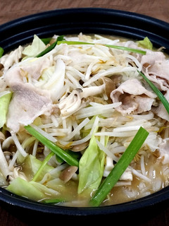 野菜たっぷり!ニンニク豚骨鍋-レシピのメイン写真