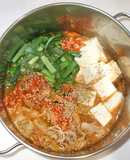 キムチ鍋♪簡単豚肉豆腐ニラ白ごまチゲ鍋
