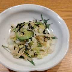 รูปของ 大根とじゃこのサラダ【柏市学校給食】