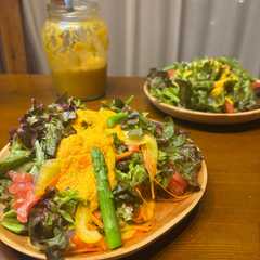 รูปของ サラダが美味しい✨にん玉ドレッシング