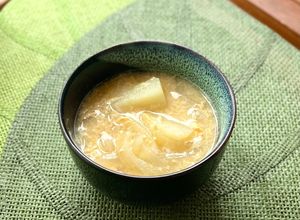 普通に美味しい☆お味噌汁 じゃが芋玉ねぎ-レシピのメイン写真