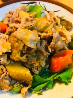 豚こまぎれ肉の肉じゃが丼-レシピのメイン写真