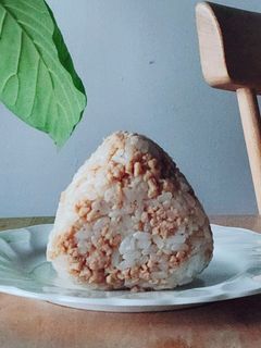 余ったタコミートで鶏そぼろおにぎり☆弁当-レシピのメイン写真