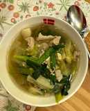 豚肉とニラとレタスの塩麹スープ