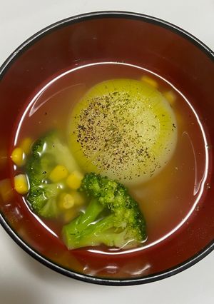 まるごと玉ねぎのレンチンスープ-レシピのメイン写真