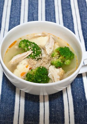 鶏肉とブロッコリーのピリ辛スープ-レシピのメイン写真