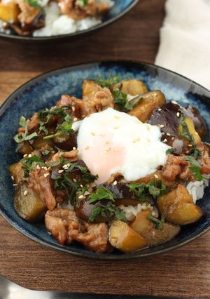 【なすと豚こま肉のスタミナ丼】ワンパンで-レシピのメイン写真