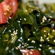 山クラゲで新ワカメとトマトのナムル