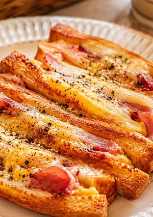 チーズベーコンエッグ耳パン-レシピのメイン写真
