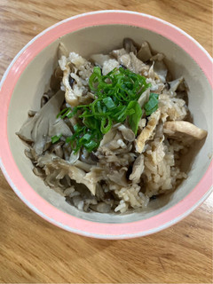 妻が喜んだ シメジと油揚げの炊き込みご飯-レシピのメイン写真