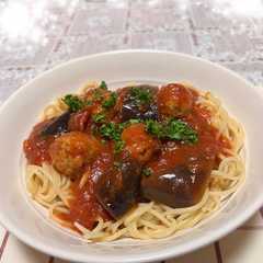 รูปของ ナスと肉団子のトマトパスタ