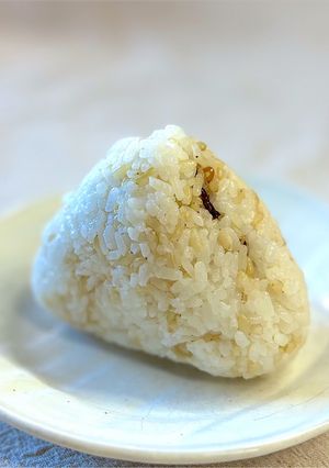 玄米（入り）ご飯で佃煮おにぎり-レシピのメイン写真
